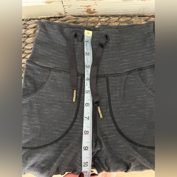 Stylish Black Leggings - Picture 3 of 3